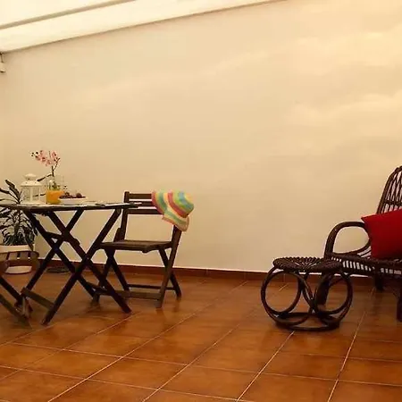 Apartment Con Jardin Y Piscina B *